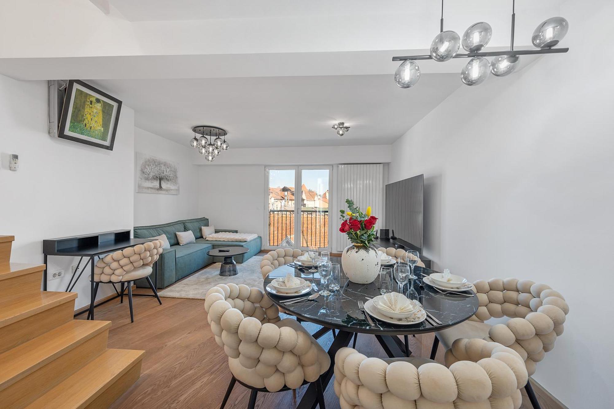 Cityscape Apartment *
