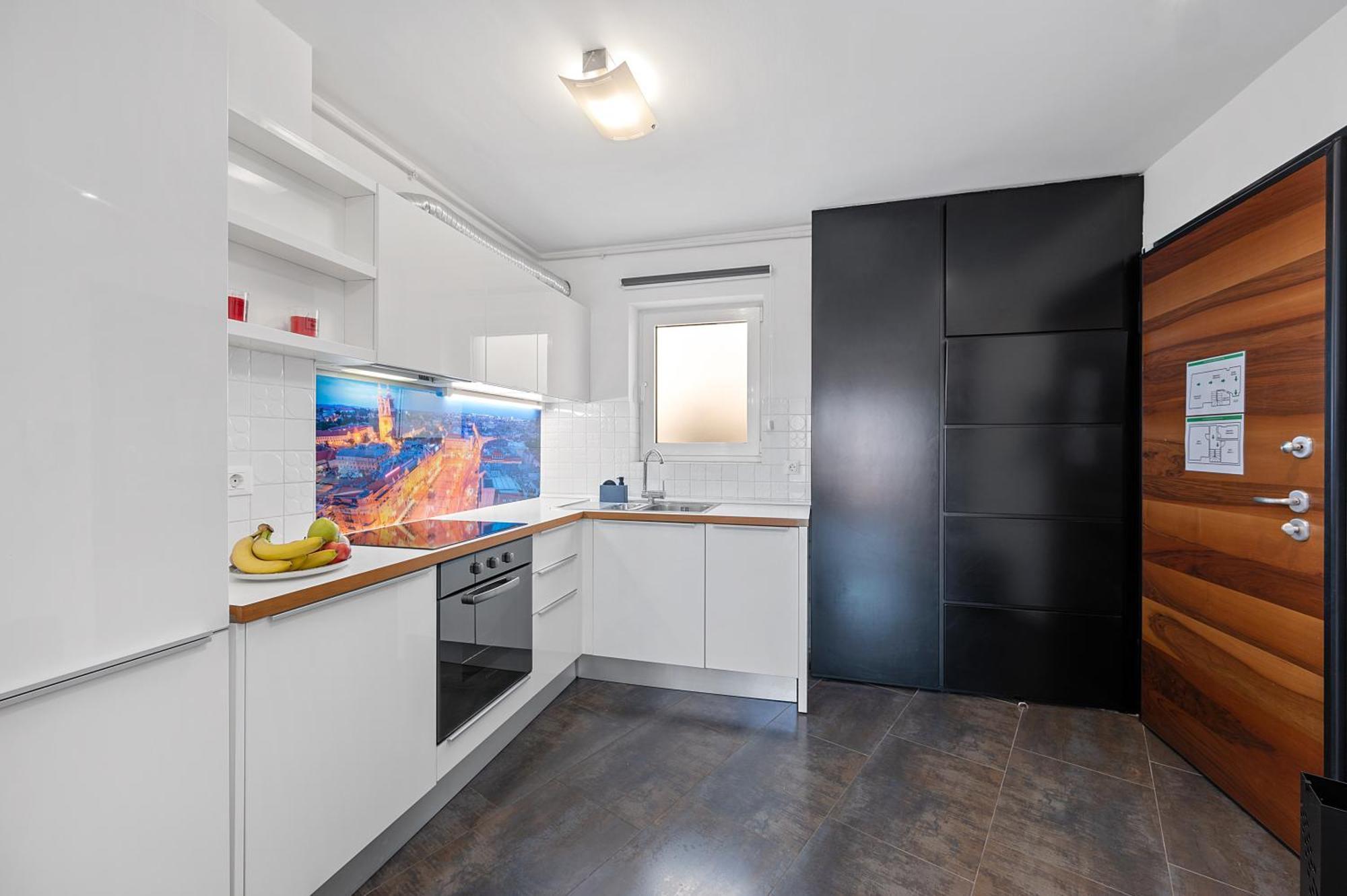 Cityscape Apartment *