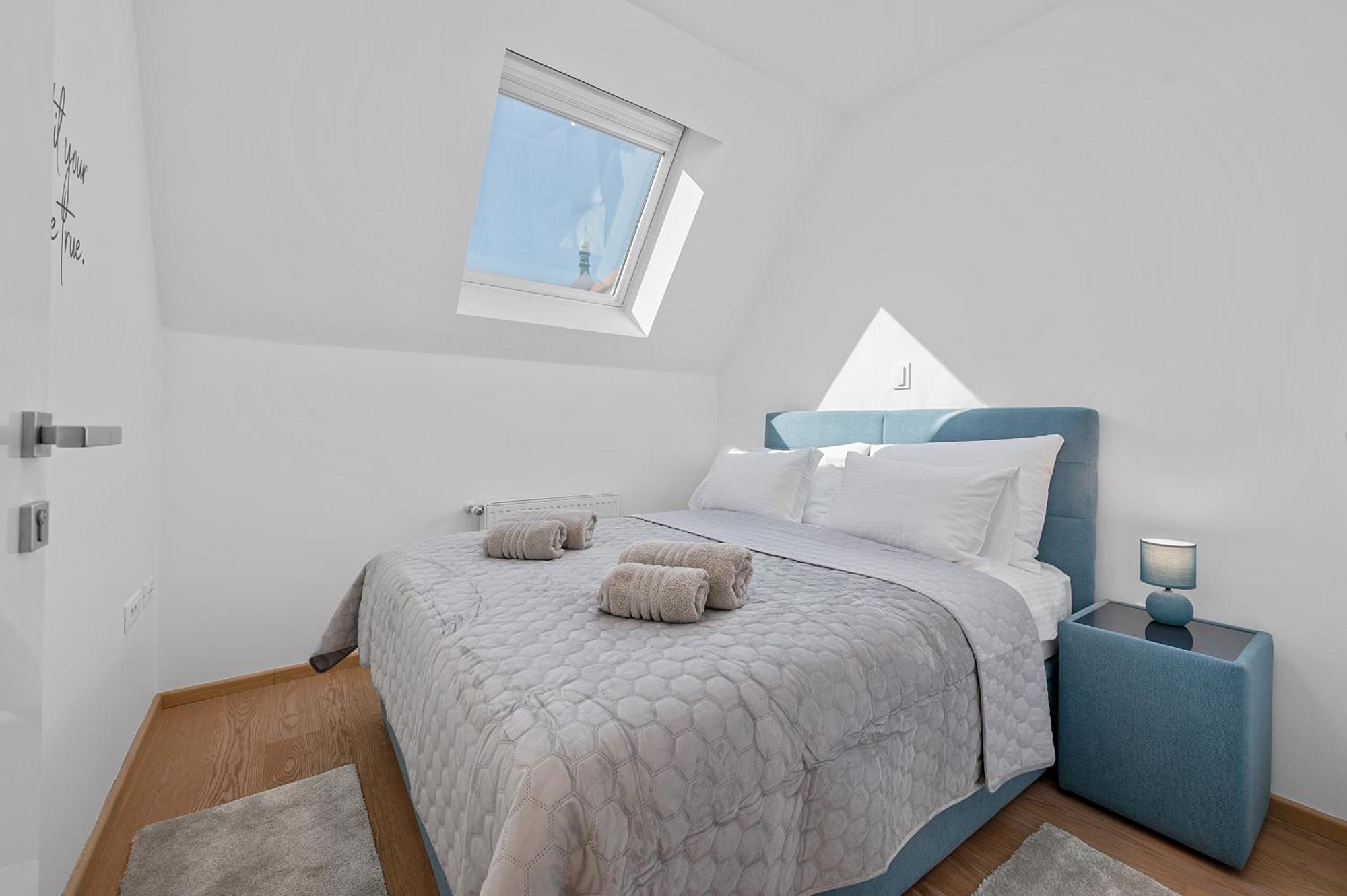 Cityscape Apartment *